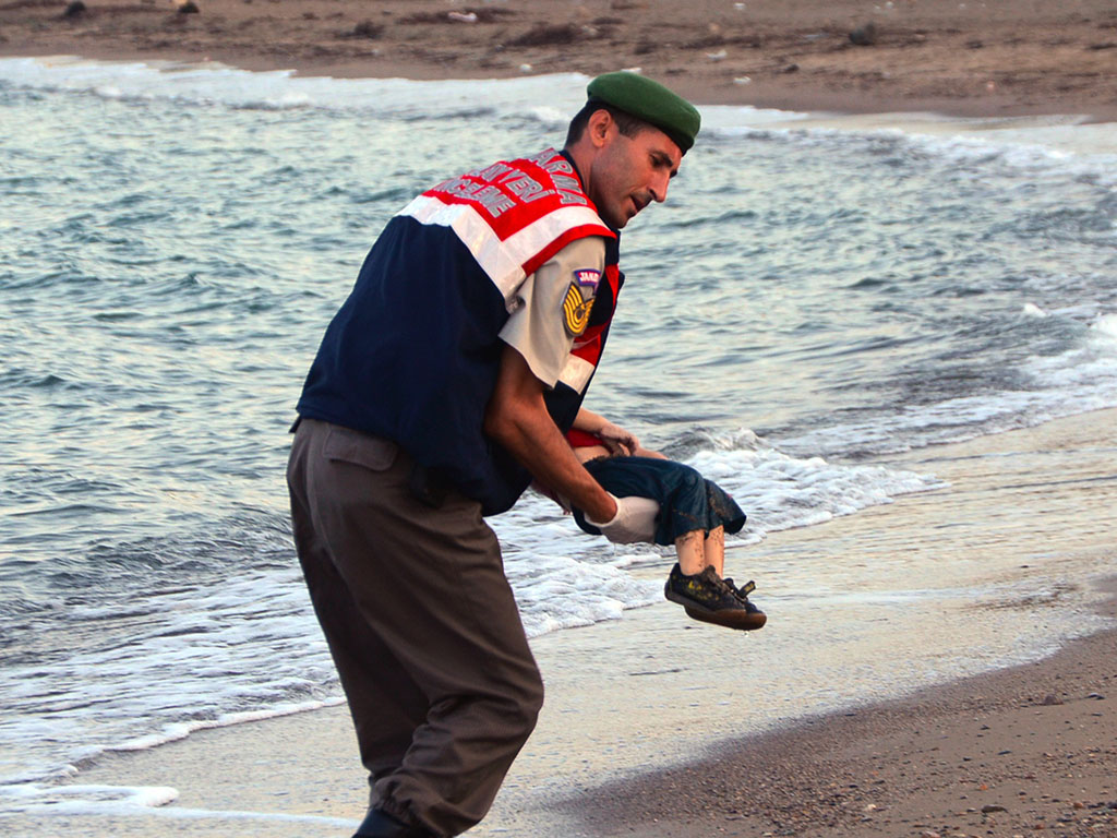 heartbreaking-photo-of-a-drowned-toddler-embodies-the-worlds-failure-in-syria