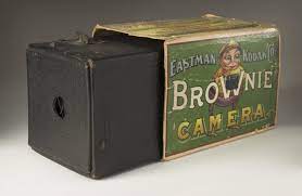 The Kodak Brownie (1900) - FOTOVOYAGE